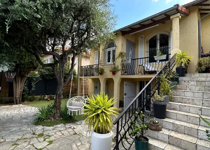 Appartement T2 bas de villa sur la Côte d\'Azur tout confort
