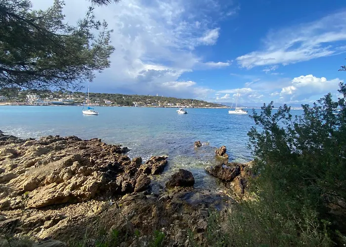 Appartement T2 bas de villa sur la Côte d\'Azur tout confort
